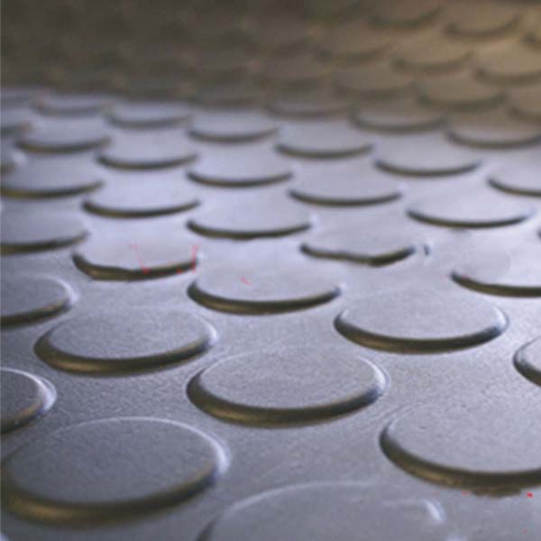 Studded Flooring Oil-Resistant Rubber Mats for Heavy-Duty Applications